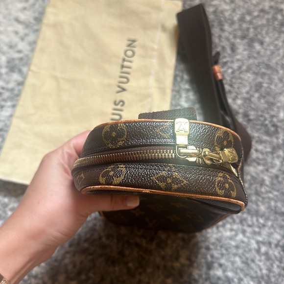 Louis Vuitton Bum Bag - Picture 4 of 13